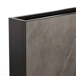 Herstera Fioriera Alta DECO PLANTER DIVIDER 25 in Metallo colore Nero e Pannello Effetto Marmo 120x25x80 cm