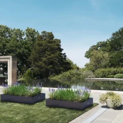 Herstera Fioriera Bassa PLANTER EDGE in Metallo colore Antracite 150x100x25 cm