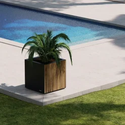 Herstera Fioriera Cubo DECO PLANTER in Metallo colore Nero e Legno 50x50x50 cm