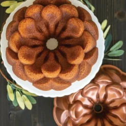 Nordic Ware Stampo Magnolia